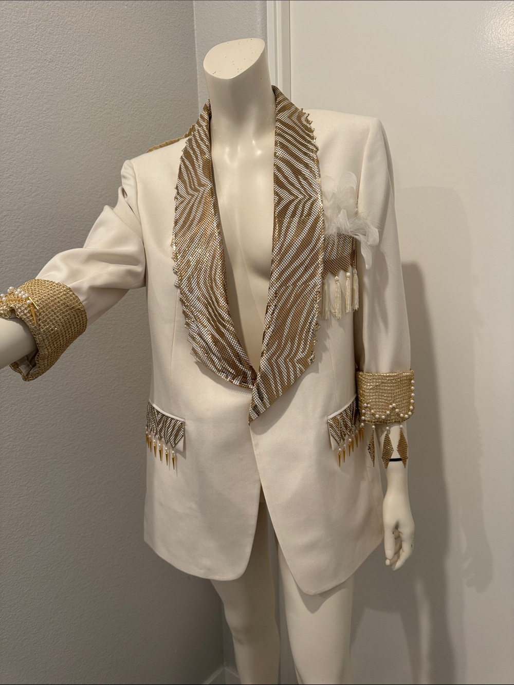 Ferrara vintage 1980s or 90s women's cream-white and gold embellished  Blazer